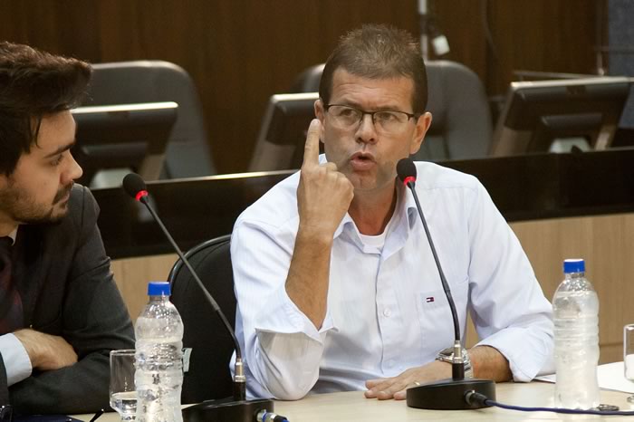 Ex-vereador Zé Ferreira depõe à CPI