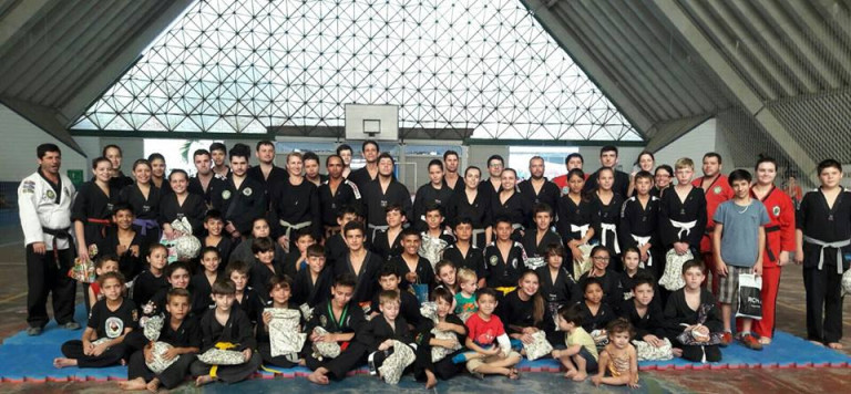 Taekwondo: atletas de Camboriú realizam exame de troca de faixa