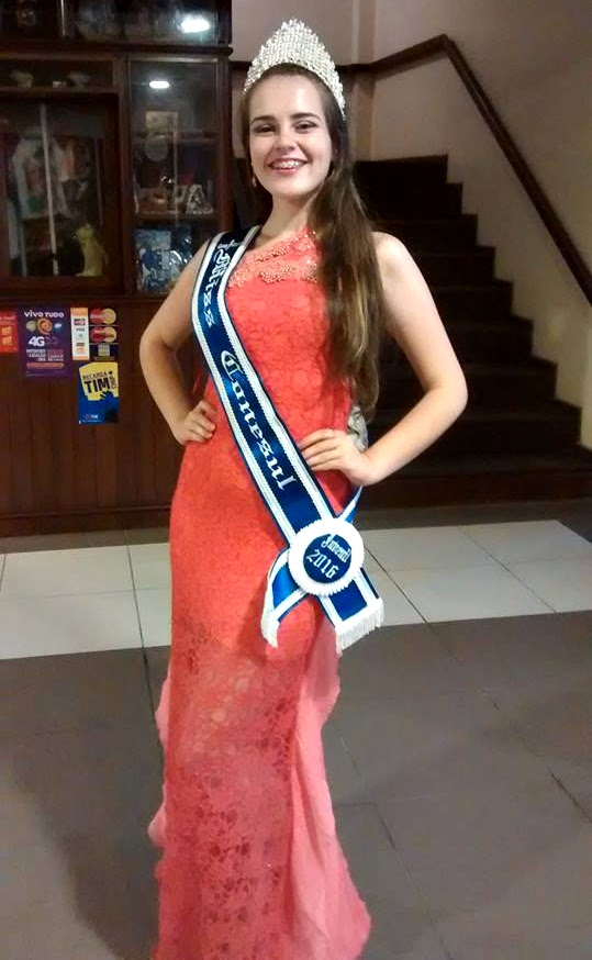 Camboriuense é eleita Miss Conesul Internacional Juvenil