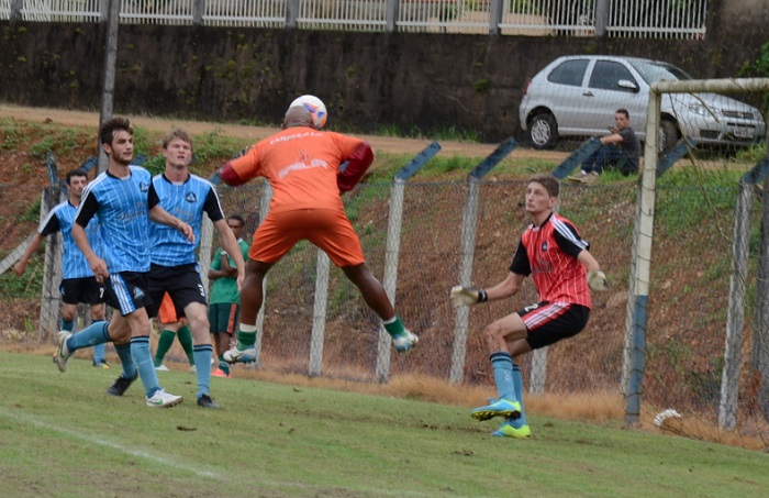 Camboriú FC goleia no primeiro teste do ano