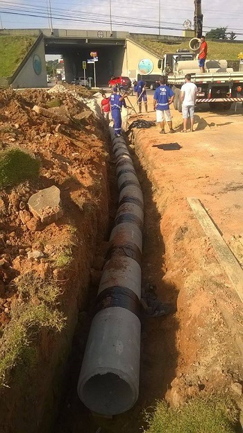 Prefeitura de BC instala nova tubulação na Avenida das Flores 1 (Divulgação)