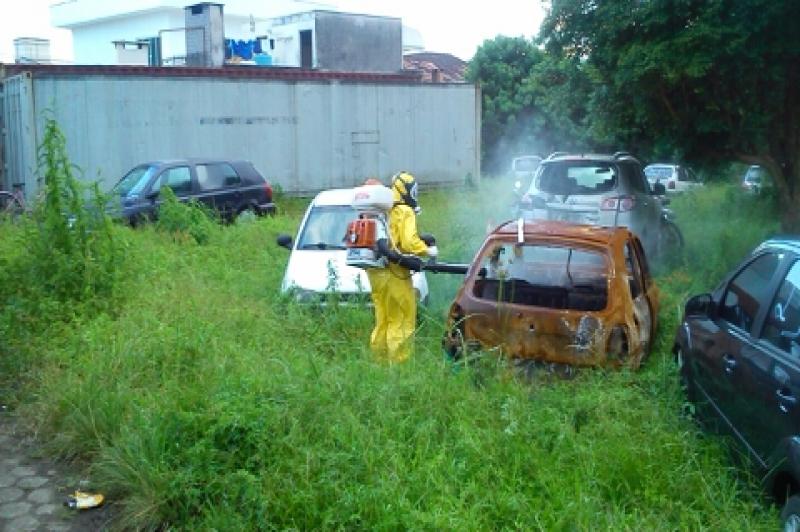 Saúde faz aplicação de inseticida na Central de Plantão Policial de Itajaí 1 (Divulgação)