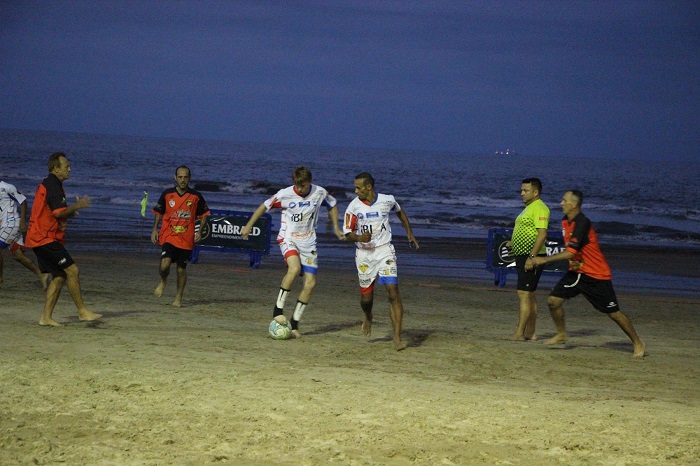 Campeonatos de Futebol de areia chegam às últimas rodadas 1 (Bruna Horvath / Divulgação)