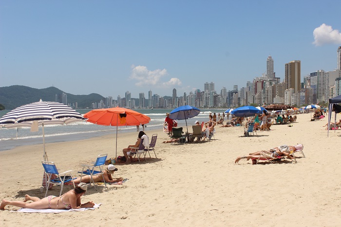 Turistas argentinos prolongam a temporada em Balneário Camboriú 1 (Silvia Bomm / Divulgação)