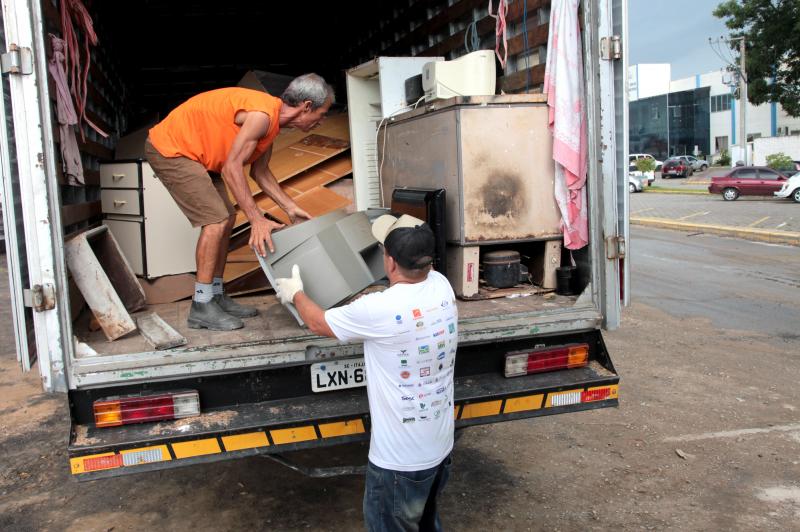 Cata Treco já recolheu cerca de 20 toneladas de móveis e eletroeletrônicos em Itajaí 1 (Divulgação)