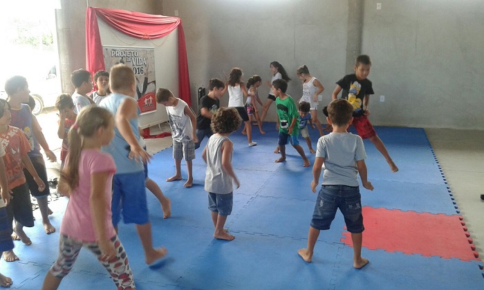 Escolinha de judô retoma as atividades no Bairro Taboleiro