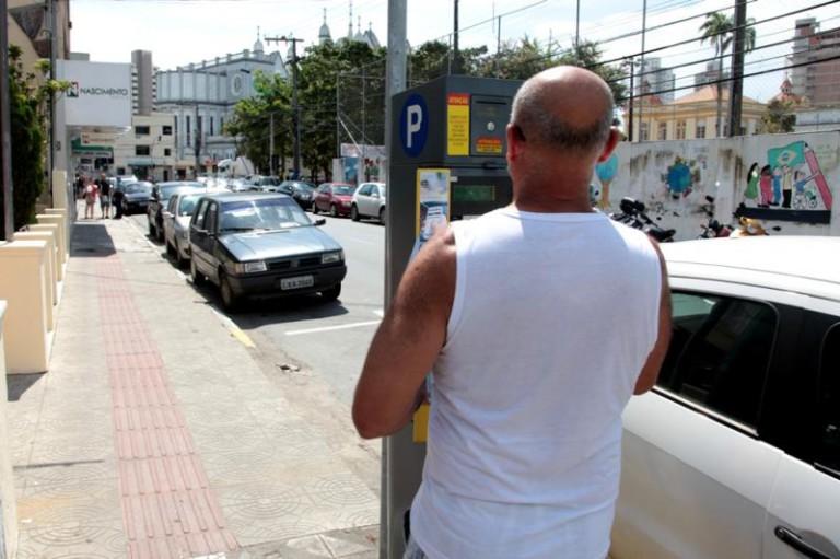 Motoristas que pagaram estacionamento rotativo em Itajaí serão ressarcidos