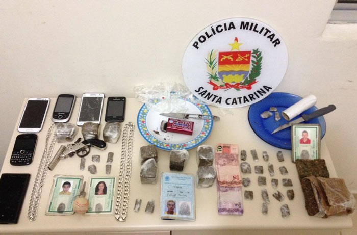 Policiais apreendem grande quantidade de maconha no bairro Santa Regina, em Camboriú