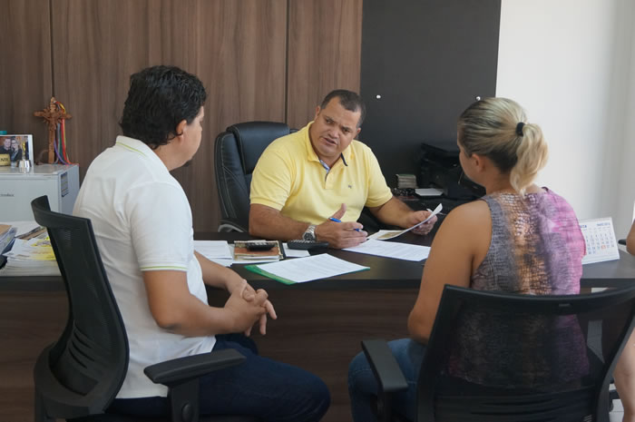 Moradores do Santa Regina buscam auxílio para problemas do bairro