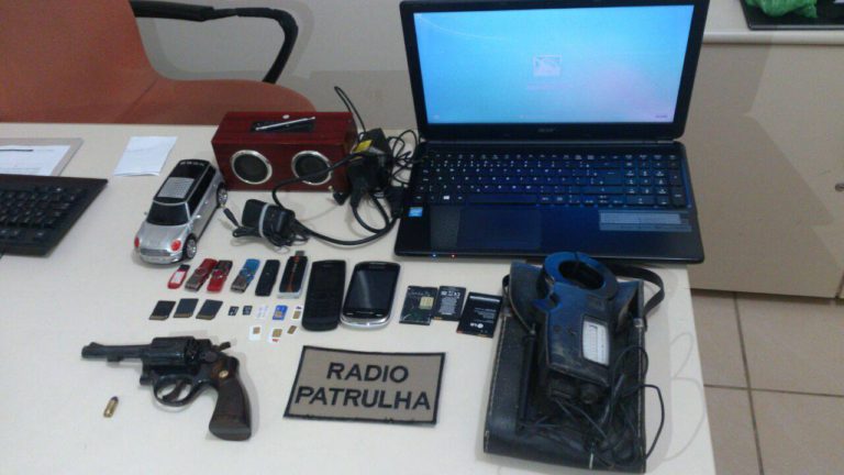Menino de 11 anos é flagrado com revólver e objetos furtados
