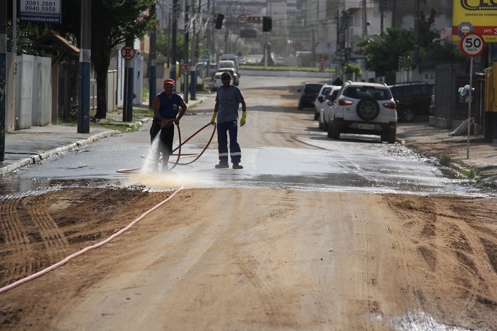 Prefeitura de Balneário Camboriú atua nas ruas da cidade após chuva 1 ( Jessica Teles / Divulgação)