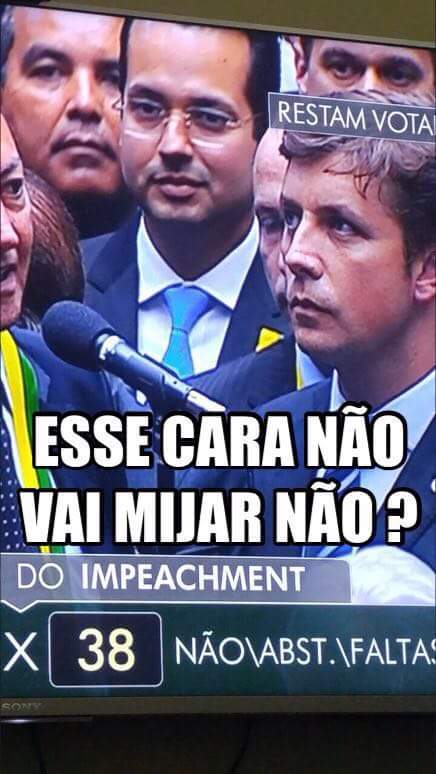 O suplente ficou tanto tempo lá, que as pessoas se questionavam se ele não sentia vontade de urinar.