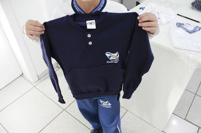 Alunos da rede municipal começam a receber uniformes de inverno