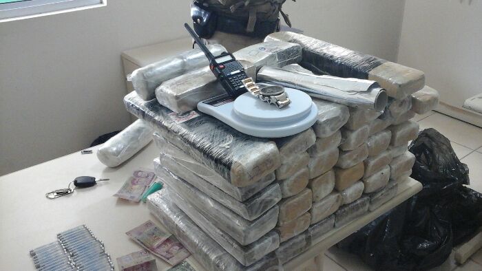 PM é acionada para atender tentativa de furto e encontra 40 Kg de maconha