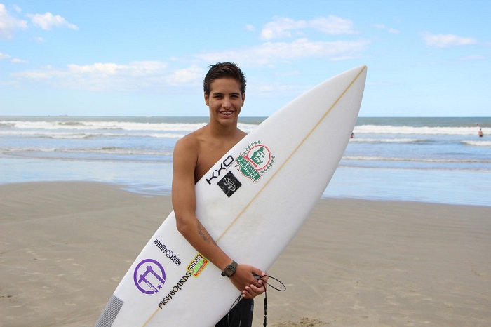 Bolsista da FMEBC disputa evento de surf no Peru