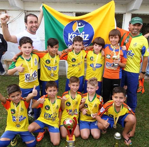 Camboriú FC Kadiz conquista primeiro título no Sub-9