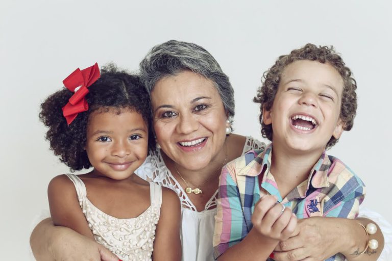 Mães e filhos adotivos são estrelas de exposição fotográfica