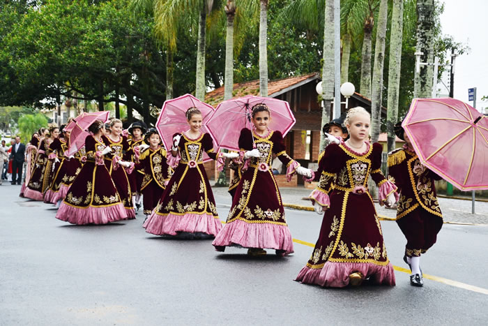 Oitava do Divino Espírito Santo marca feriado em Camboriú na próxima segunda, 16