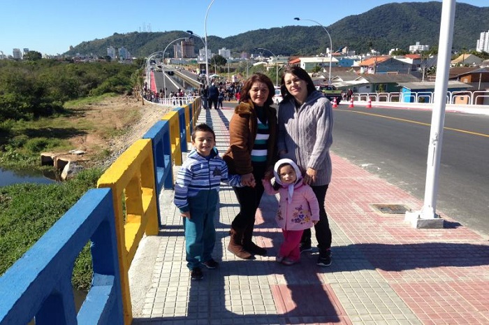 Inaugurada ponte que liga os bairros Cidade Nova e Dom Bosco, em Itajaí 4 As irmãs Beatriz Helena Till e Miriam Mafra. Crédito: Soraya da Silva