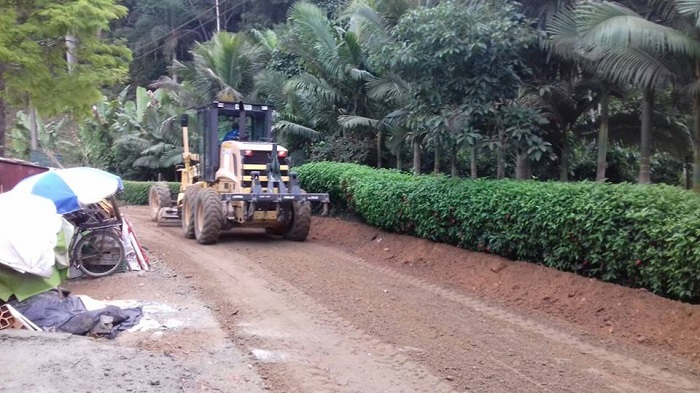 Via que liga o São Judas Tadeu ao Estaleiro recebe patrolamento 1 (Divulgação Subprefeitura)