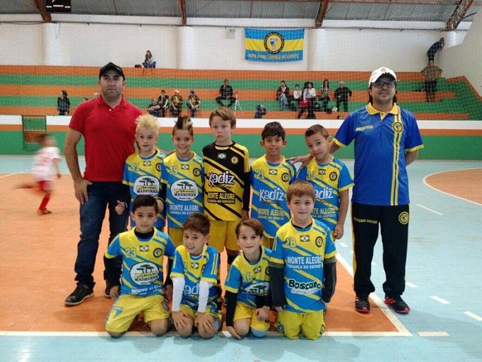 Projeto Criança no Esporte vence 1ª fase da Copa Regional de Futsal