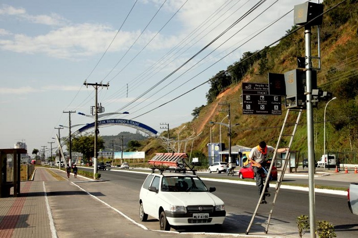 Radar de fiscalização de velocidade muda de lugar, em Itajaí