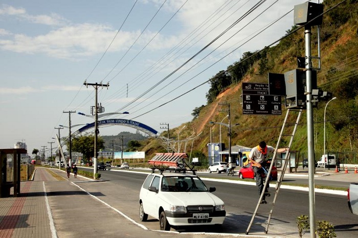 Radar de fiscalização de velocidade muda de lugar, em Itajaí 1 (Victor Schneider / Divulgação)