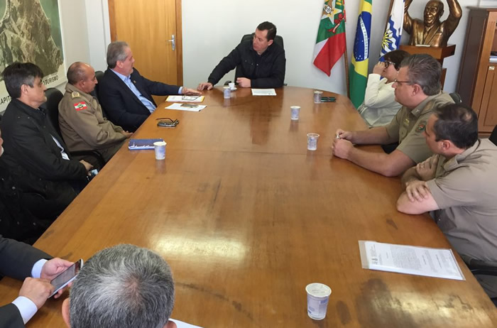 Secretário de Segurança e Comandante da PMSC assinam convênios com Balneário Camboriú