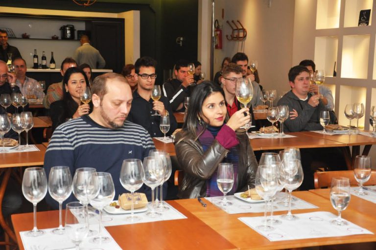 Aromas e uvas ganham destaque na palestra sobre vinhos que integra programação paralela do Saboroso