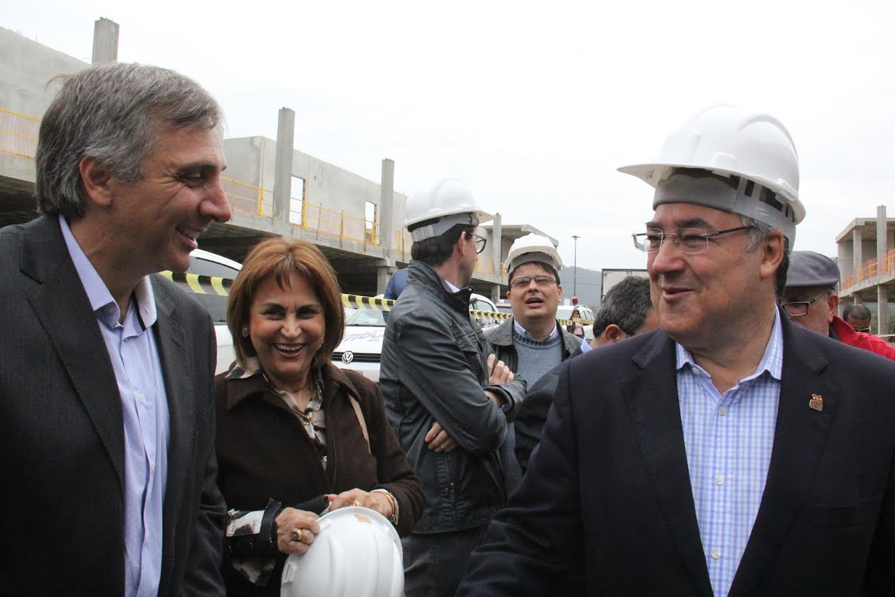 Raimundo Colombo visita Obra do Centro de Eventos e garante aporte do Governo do Estado