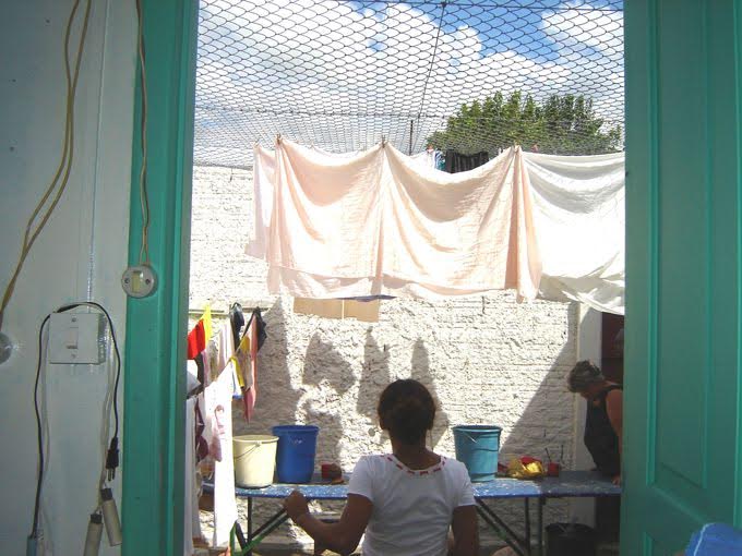 Cotidiano de mulheres encarceradas é revelado em exposição