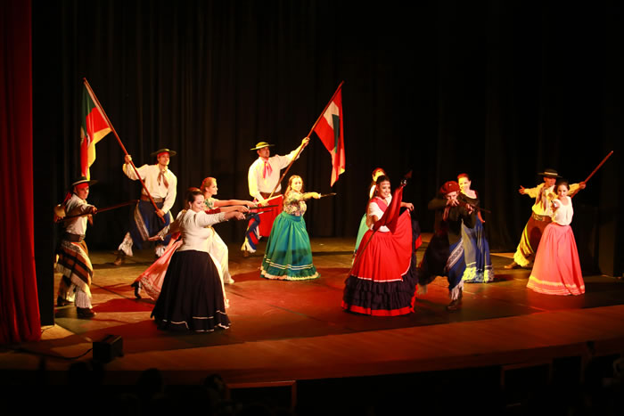 Grupo Artístico Charruas representa Balneário Camboriú no Prêmio Desterro Festival de Dança de Florianópolis