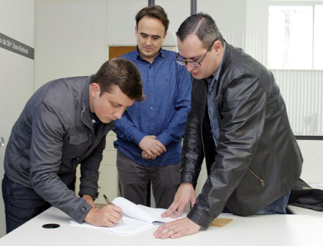 Fabrício Oliveira e Carlos Humberto registraram candidatura nesta quinta-feira