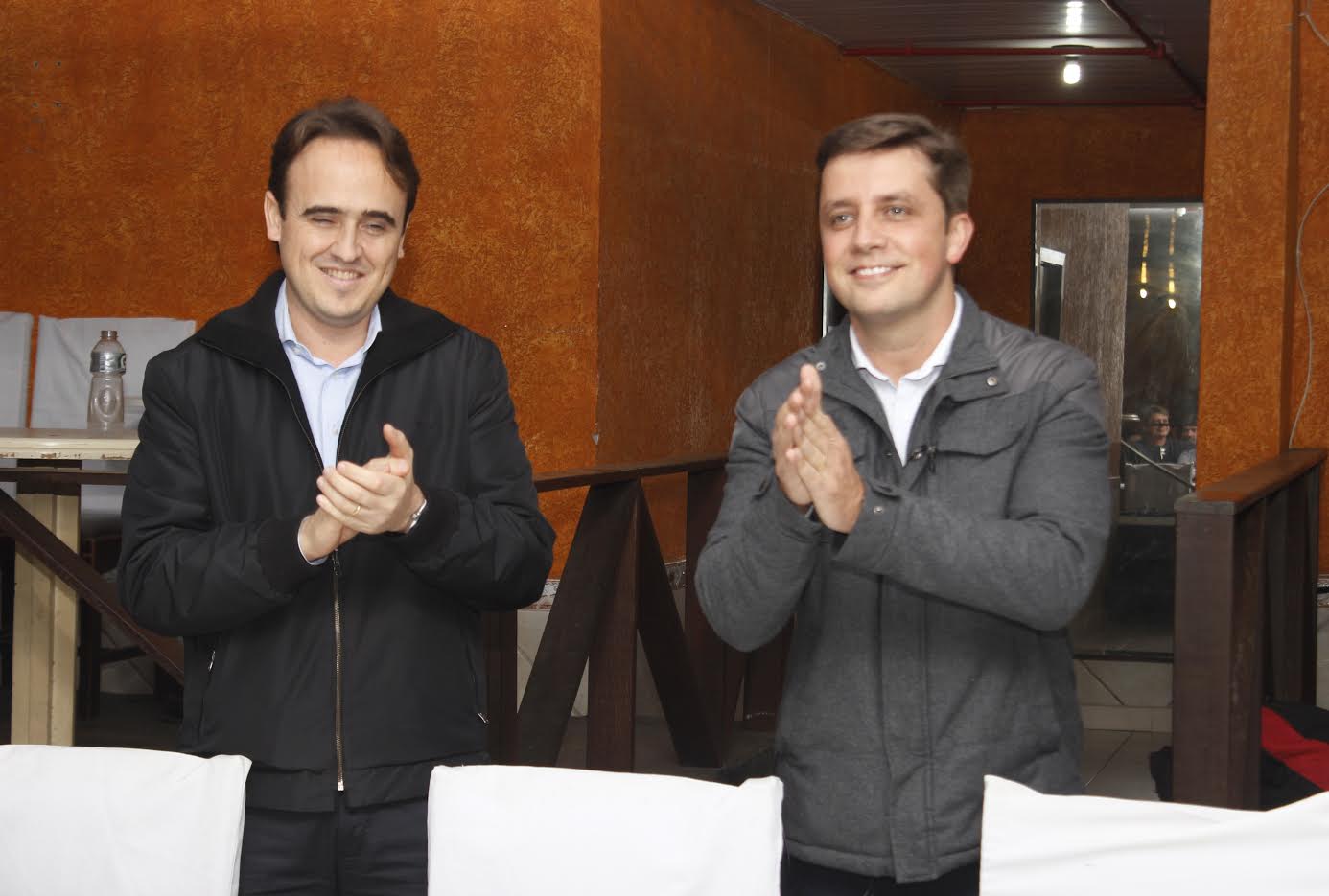 Fabrício Oliveira e Carlos Humberto se reúnem com pré-candidatos a vereador da coligação
