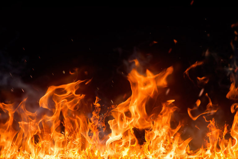 Carro é incendiado durante a madrugada no bairro Fazenda, em Itajaí