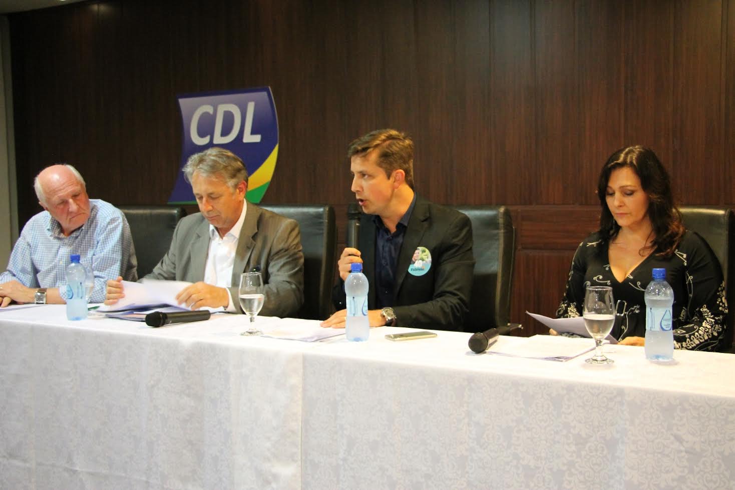 CDL e Sincomércio entregam conjunto de reivindicações aos candidatos a prefeito de Balneário Camboriú