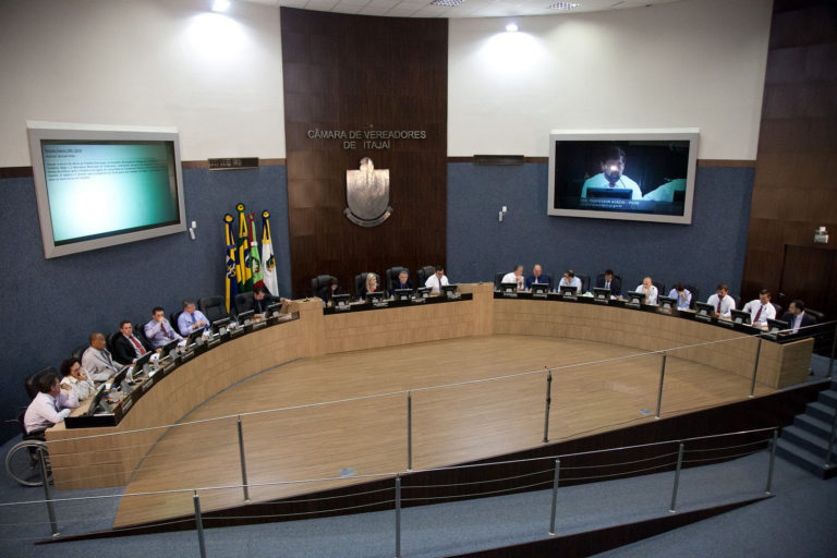 Redução para 17 vereadores em Itajaí é aprovada com unanimidade