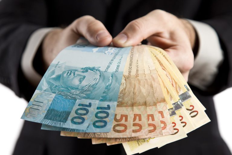 Comerciantes devem ficar atentos com circulação de dinheiro falso durante a temporada de verão