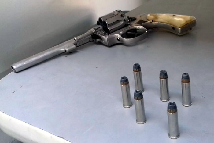 Jovem é detido com revólver com seis munições em barreira na Avenida Interpraias 1 arma calibre 38