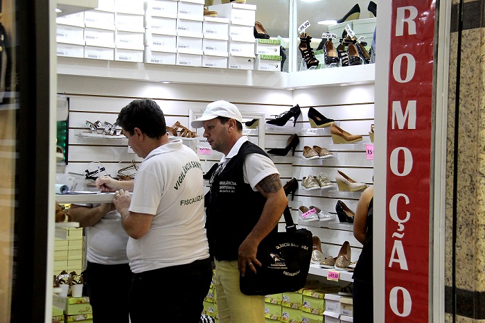 Vigilância Sanitária intensifica fiscalização durante a temporada, em Balneário Camboriú 1 Vigilancia Sanitária centro 17 01 17 Foto Celso Peixoto 14 Copy