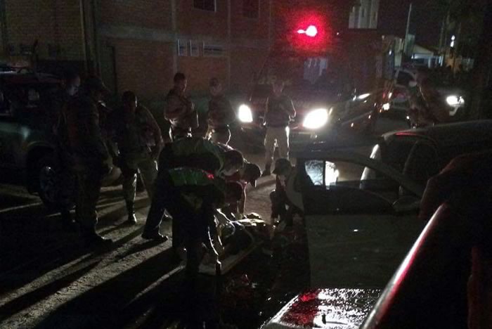 Quadrilha assalta família em Camboriú e dois morrem em troca de tiros com a PM
