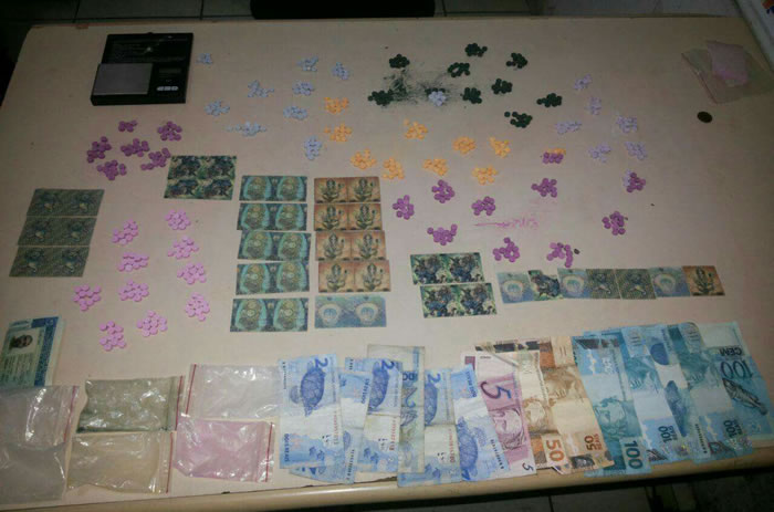 Homem é preso com 591 comprimidos de ecstasy e 1043 pontos de LSD, em Itajaí 1 drogas itajai