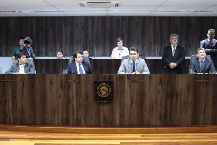Após posse, vereadores elegem Roberto Souza Jr. presidente da Câmara de BC 2 mesa diretora bc