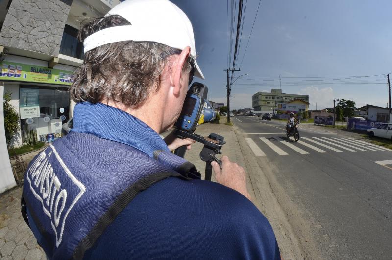 Codetran já registrou 160 infrações em um único dia com radar móvel, em Itajaí 1 Codetran radar móvel