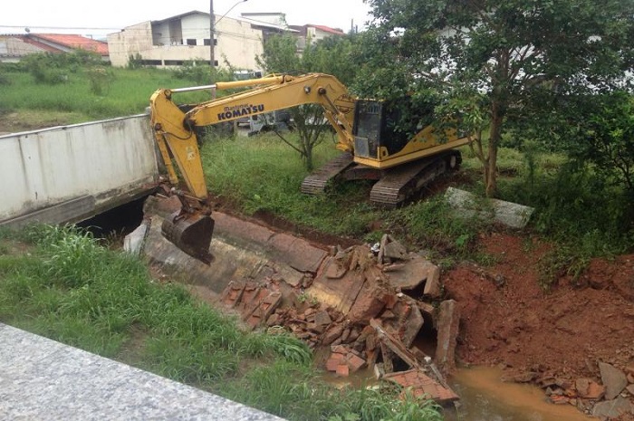 Defesa Civil de Itajaí identifica obstrução no ribeirão da Ressacada