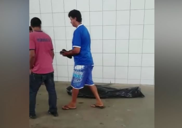 Homem morre em posto de combustível e corpo fica jogado no chão