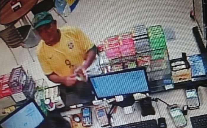 Homem é detido após furtar celular em loja de conveniência