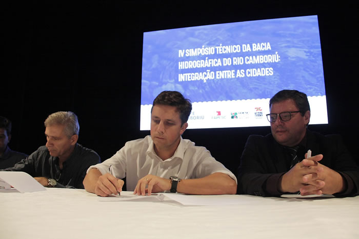 Pacto pelo Rio Camboriú é assinado entre Balneário Camboriú e Camboriú