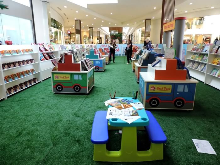Feira do Livro traz títulos infantis com até 70% de desconto no Balneário Shopping