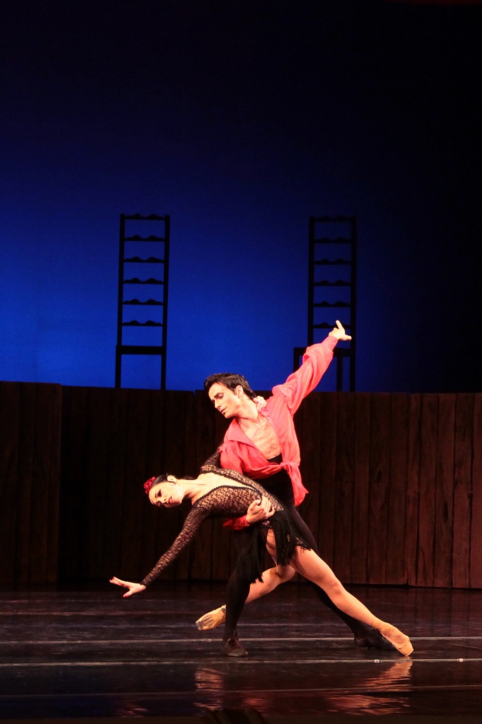 Teatro Municipal Bruno Nitz recebe espetáculo ‘Estrelas do Ballet de Moscow’ neste domingo, 4